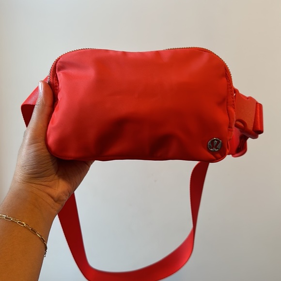 lululemon athletica Handbags - Lululemon Everywhere Belt Bag